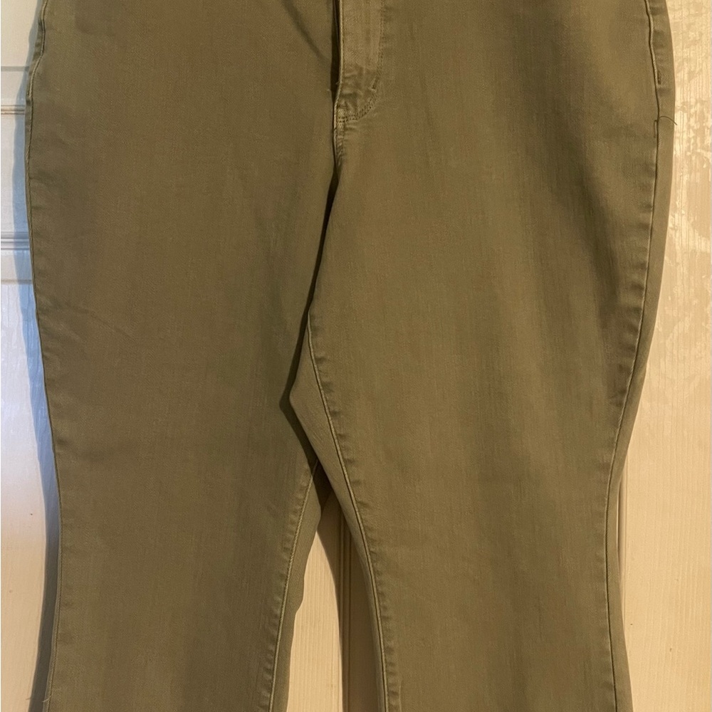 Judy Blue Olive green Capris.